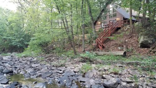 Hedgesville Ski Chalet | Rosies Creekside Retreat - 3 BR Escape!
