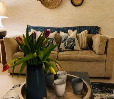 Muston Apartment | Rosie’s on the Crescent
