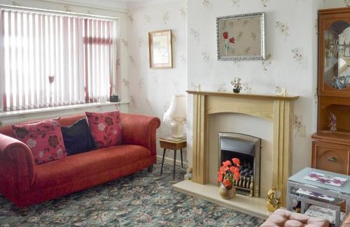 Thornton-Cleveleys House | Rossall Beach Cottage