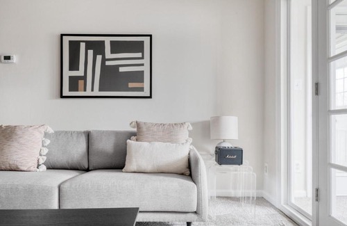 Rosslyn Apartment | Rosslyn 2BR w WD Gym Pool 10 min to Metro WDC-358