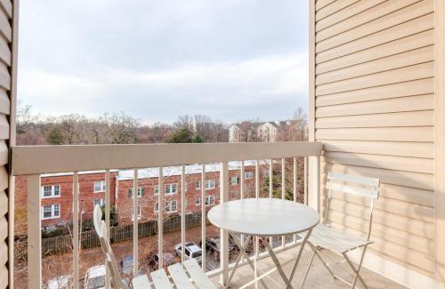 Rosslyn Apartment | Rosslyn 2BR w WD Gym Pool 10 min to Metro WDC-358