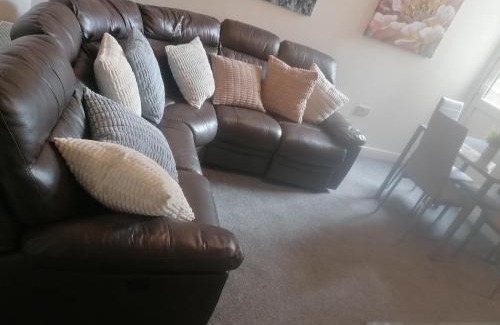 Stoke-on-Trent House | Rossy Home of Relaxations