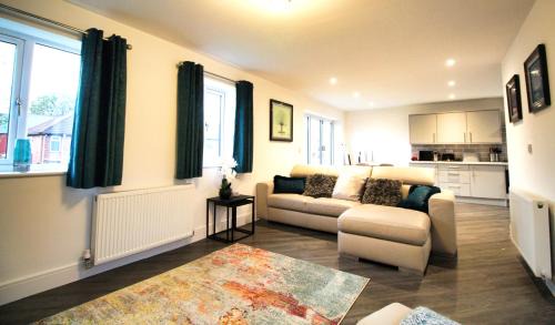 Rotherham House | Rotherham - Rawmarsh - 2 Bed Bungalow - New Build - High End Furnishings - Wheel Chair Accessible - Large Enclosed Garden - Dog Friendly