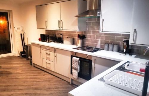 Rotherham House | Rotherham - Rawmarsh - 2 Bed Bungalow - New Build - High End Furnishings - Wheel Chair Accessible - Large Enclosed Garden - Dog Friendly