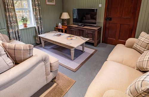 Kirriemuir Cottage | ROTTAL BOTHY, pet friendly, character holiday cottage in Kirriemuir