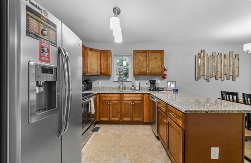 Pigeon Forge House | Rotties' Retreat: Pet Friendly, Free Attraction Tickets, Jacuzzi Tub & In PF