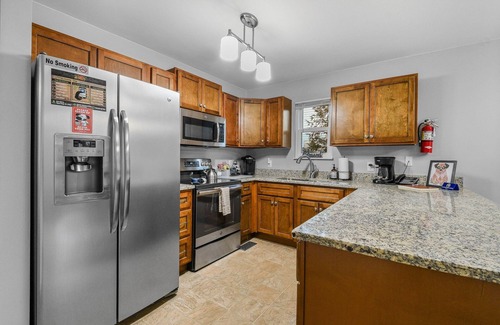 Pigeon Forge House | Rotties' Retreat: Pet Friendly, Free Attraction Tickets, Jacuzzi Tub & In PF