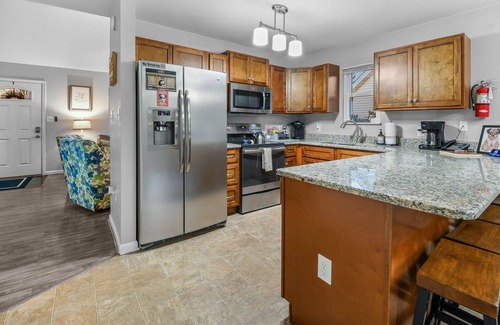 Pigeon Forge House | Rotties' Retreat: Pet Friendly, Free Attraction Tickets, Jacuzzi Tub & In PF