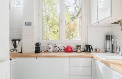 Neuilly-sur-Seine Apartment | Rouge Melody, by Veeve