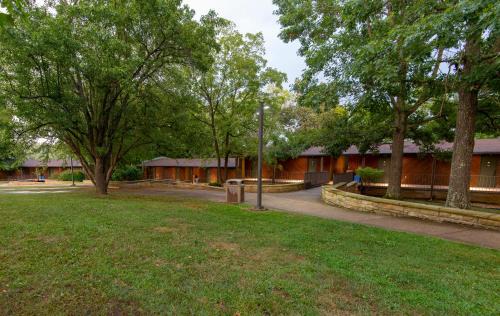 Falls of Rough Resort | Rough River Dam State Resort Park