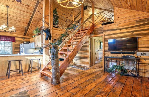 Maggie Valley Cabin | Roughin' it - Secluded, Rustic 2 Bedroom/1 Bath Mountain Cabin with Hot Tub