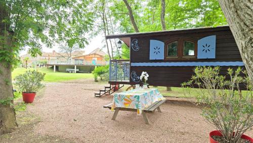 Saint-Bonnet-de-Rochefort Other | Roulotte Tenessee
