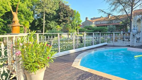 Saint-Bonnet-de-Rochefort Other | Roulotte Tenessee
