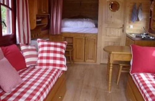 Chantenay-Villedieu House | Roulotte bucolique en bois avec terrasse, Vallée de la Sarthe - FR-1-410-188
