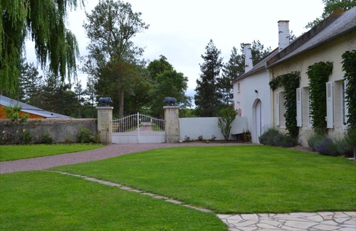 Mauze-Thouarsais Bed & Breakfast | Roulotte de la basse biguerie proche zoo de la flèche