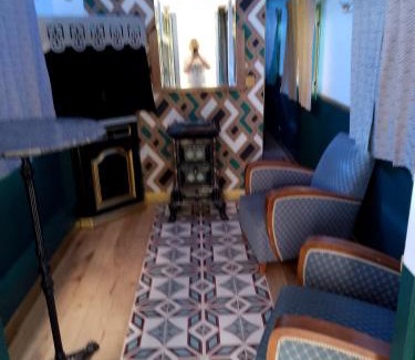 Thurey House | Roulotte L Aventura Art Deco