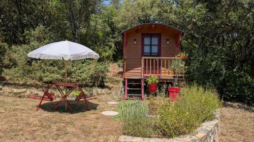Monteils House | Roulotte romantique avec piscine en Cévennes