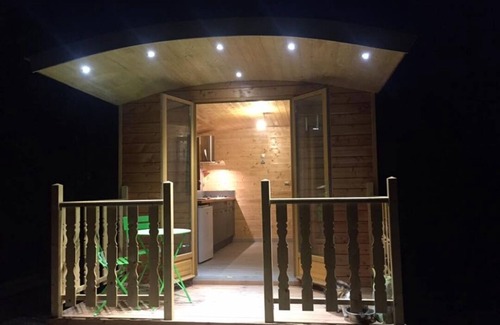 Cournonterral Ski Chalet | Roulotte Toute Équipée en Garrigue au Calme