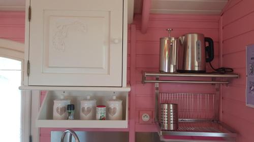 Bussac-Foret Bed & Breakfast | Roulottes O Bois D'mon Coeur