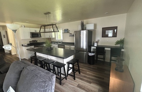 Wild Rose Cottage | Round Lake -Full Recreation lake Cottage