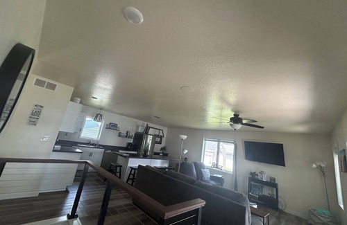 Wild Rose Cottage | Round Lake -Full Recreation lake Cottage