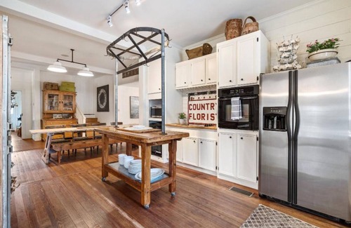 Warrenton House | Round Top charm w/POOL and outdoor dining