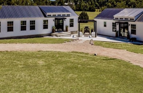 La Grange House | Round Top Refuge Guest House
