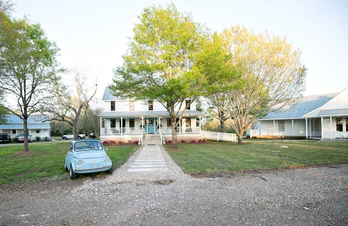 Round Top Apartment | Round Top's Stylish Hospitality- The Frenchie Boutique Hotel ROOM 8