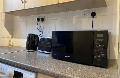 Roundhay House | Roundhay lounge modern space WITH SKY SPORTS, CINEMA AND FREE WIFI