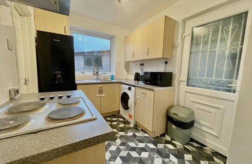Roundhay House | Roundhay lounge modern space WITH SKY SPORTS, CINEMA AND FREE WIFI