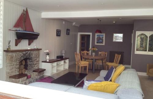 Roundstone Apartment | Roundstone Retreats Quayside luxury apt