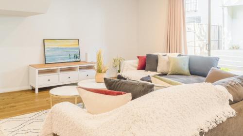 Rouse Hill House | Rousehill 4Br house close to Train&Shopping&Parks