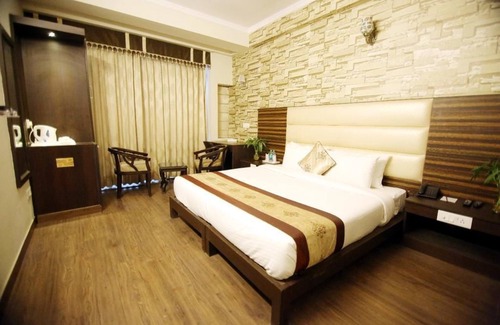 Delhi Hotel | Rousha Inn