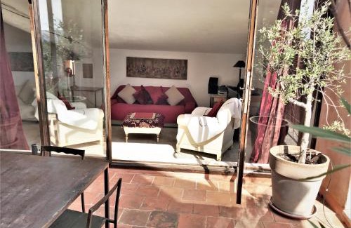 Roussillon House | Roussillon House