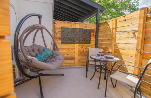 Pueblo Alto Apartment | Route 66 Retro Retreat