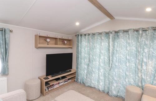 Cayton Bay House | Rowan Court 2