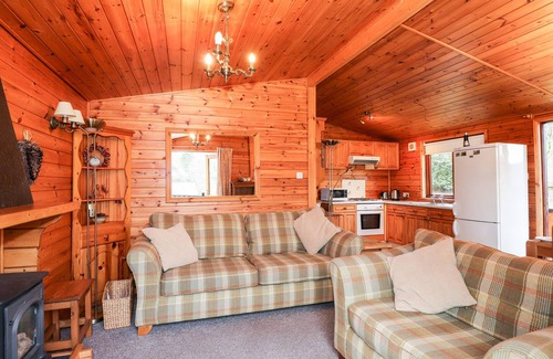 Troutbeck Cottage | ROWAN LODGE, pet friendly, with a garden in Windermere