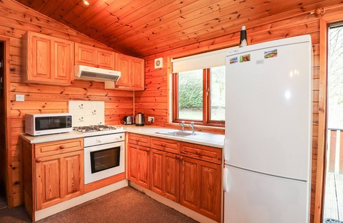 Troutbeck Cottage | ROWAN LODGE, pet friendly, with a garden in Windermere