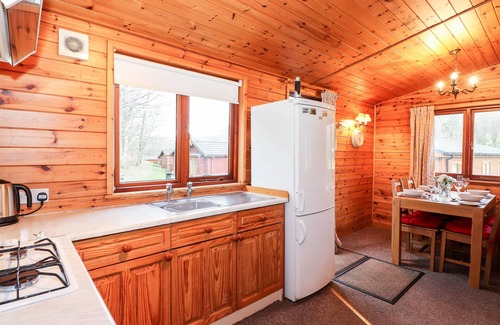 Troutbeck Cottage | ROWAN LODGE, pet friendly, with a garden in Windermere