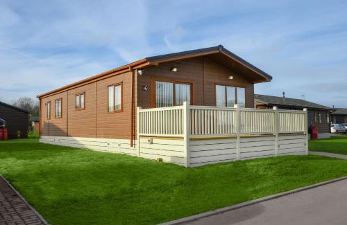 Malton House | Rowan Lodge with Hot Tub