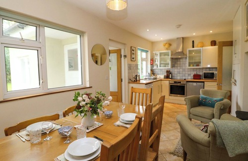 Killarney Cottage | ROWANTREE, family friendly, with open fire in Beaufort, County Kerry