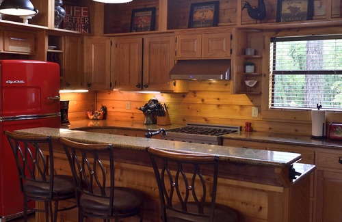 Broken Bow Cabin | Rowdy Rooster, A Relaxing Cabin 3.4 miles from nearest Broken Bow Lake boat ramp