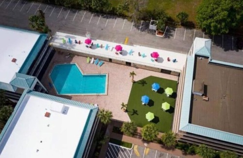 Historic Downtown Kissimmee Hotel | Royal 6 Wonderful Apart/Hotel with pool