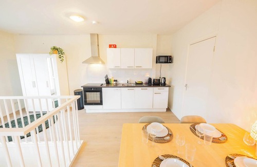 Stratum Apartment | Royal 65m2 One Bedroom Apartment (VW-140-A)