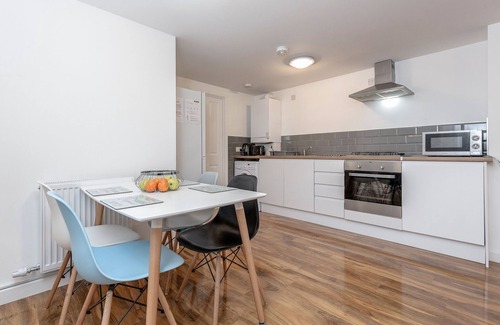 Hillingdon Apartment | Royal Apartments RA2