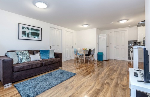 Hillingdon Apartment | Royal Apartments RA2