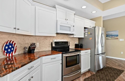 Midtown Ocean City Condo | Royal Beach 401 - 1of a kind luxury 4 br penthouse with pool.