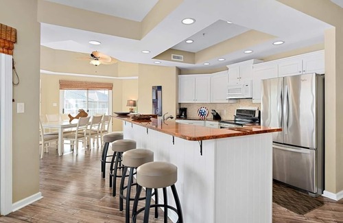 Midtown Ocean City Condo | Royal Beach 401 - 1of a kind luxury 4 br penthouse with pool.