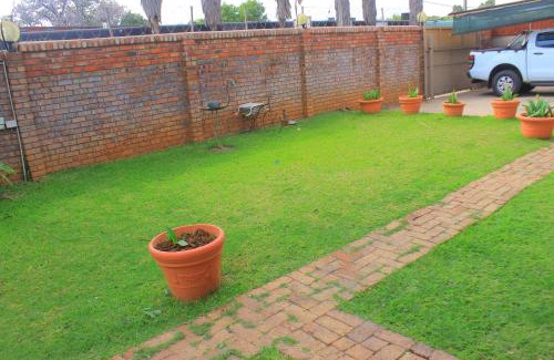 Zeerust Bed & Breakfast | Royal BNB and SPA