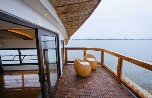 Alappuzha Boat Rental | Royal Boathouse